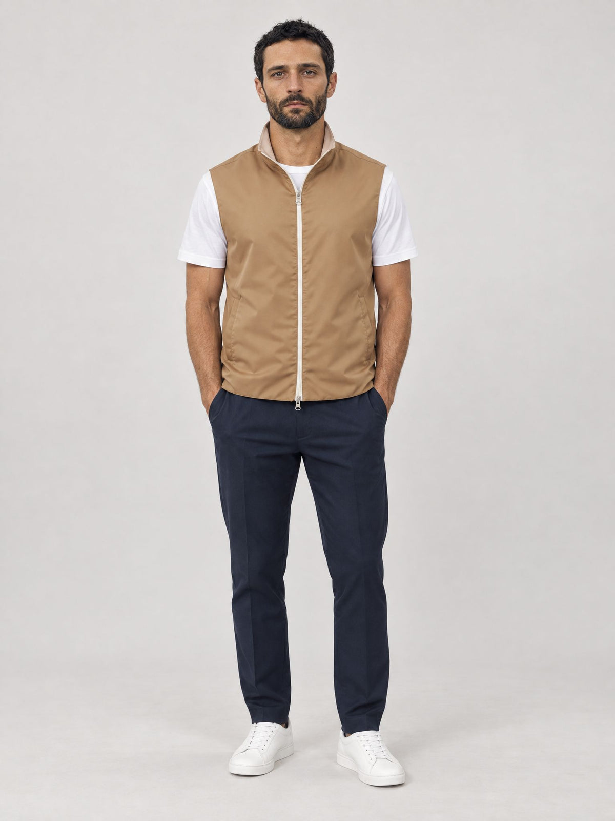 Marco indossa Gilet Tecnico Reversibile Beige Chiaro / Beige Scuro – Scarano Napoli #Colore_Beige Chiaro / Beige Scuro