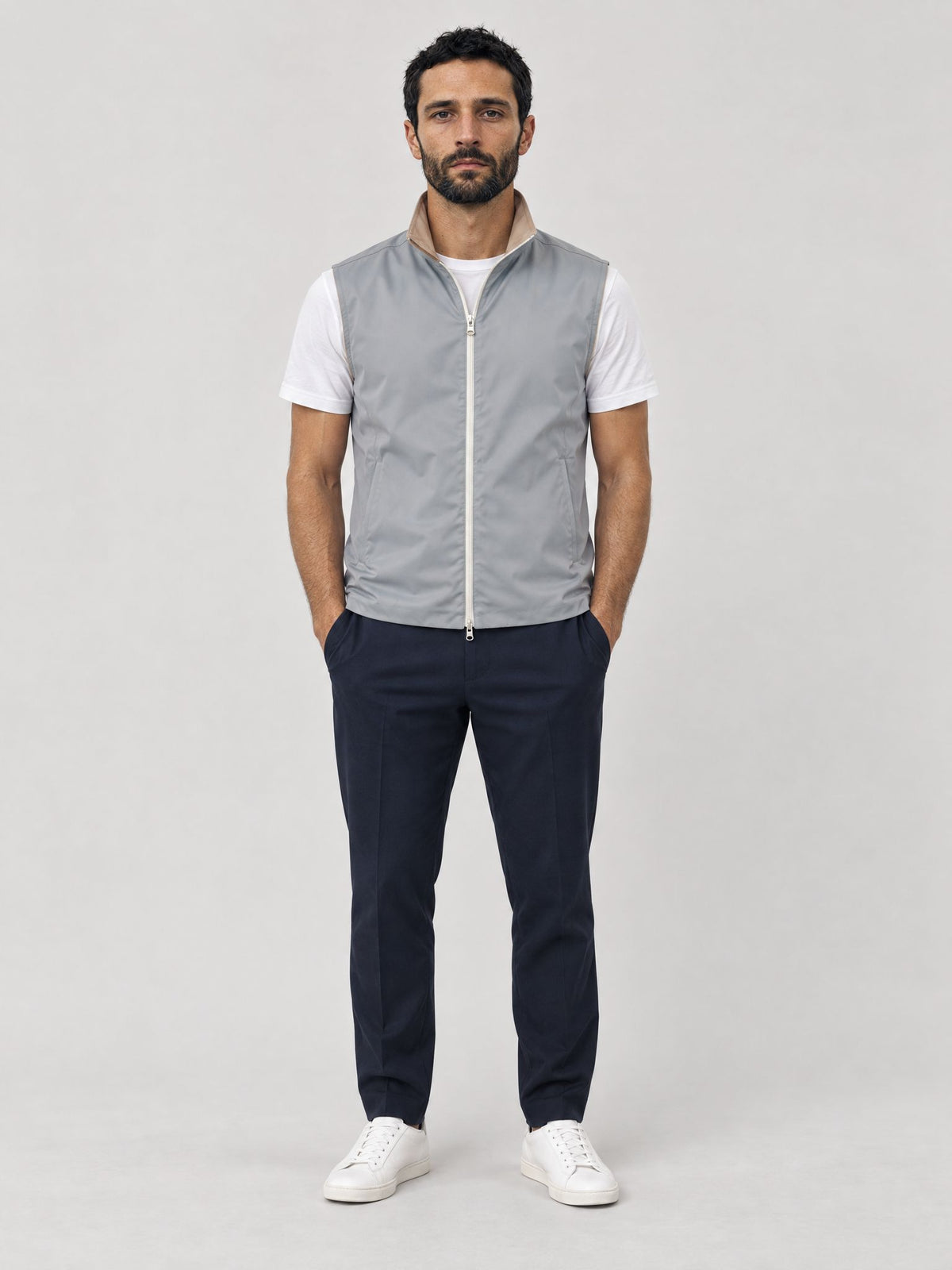 Marco indossa Gilet Tecnico Reversibile Grigio Perla / Beige – Scarano Napoli #Colore_Grigio Perla / Beige